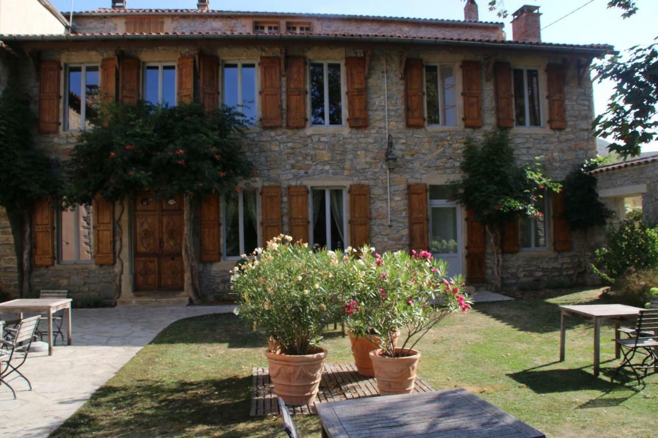 Les Tilleuls Bed and Breakfast Saint-Georges-de-Luzençon Buitenkant foto